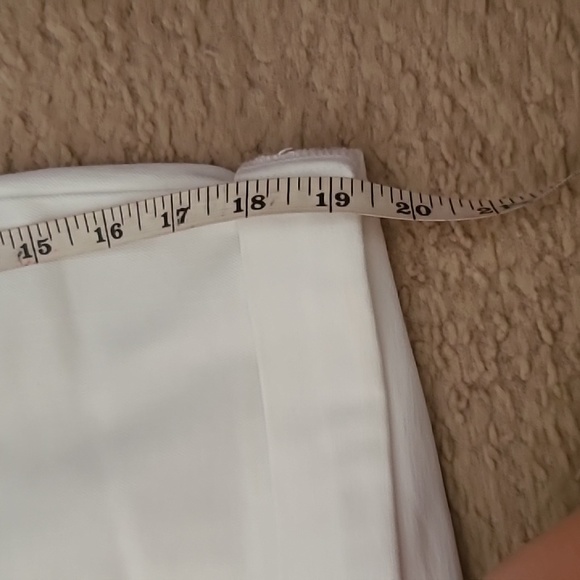 DKNY white short - Picture 9 of 9